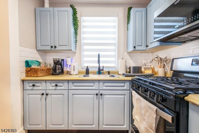 222 William St, East Orange City, NJ 07017