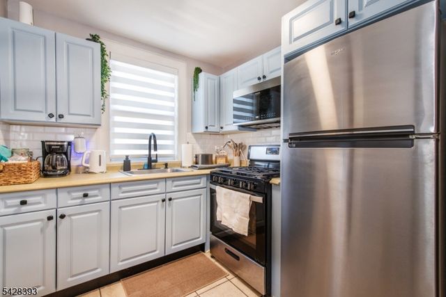 222 William St, East Orange City, NJ 07017