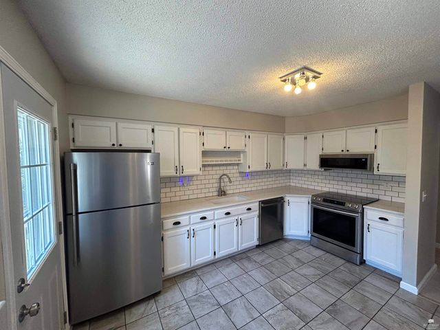 1837 Plymouth Road, Manhattan, KS 66503