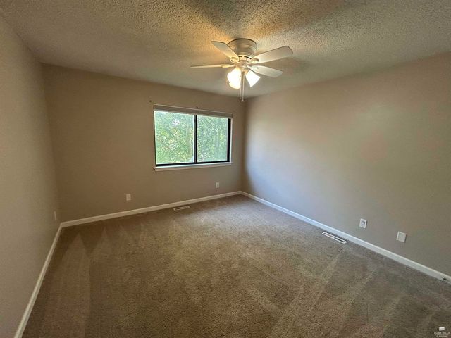 1837 Plymouth Road, Manhattan, KS 66503