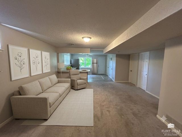1837 Plymouth Road, Manhattan, KS 66503