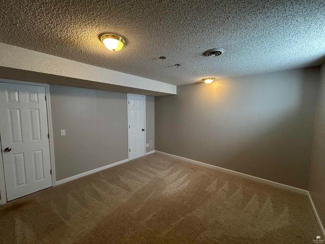 1837 Plymouth Road, Manhattan, KS 66503