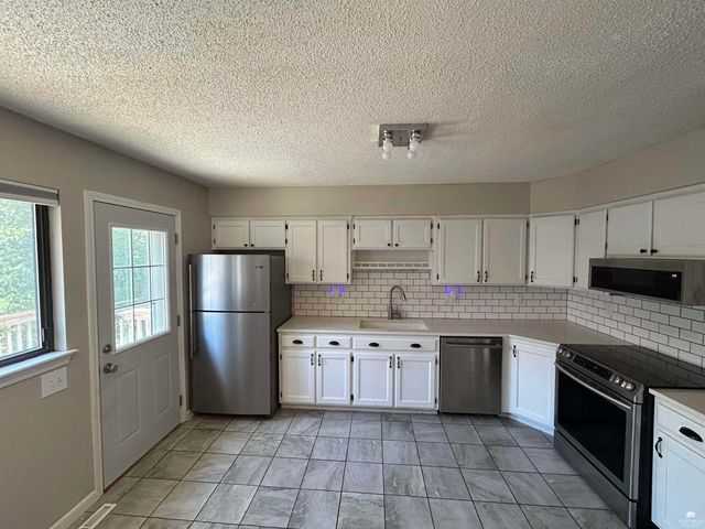 1837 Plymouth Road, Manhattan, KS 66503