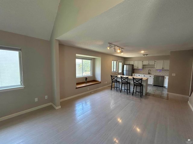1837 Plymouth Road, Manhattan, KS 66503