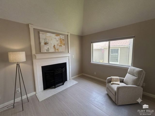 1837 Plymouth Road, Manhattan, KS 66503