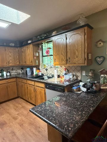 572 EAST MOUNTAIN RD., Longview, TX 75604