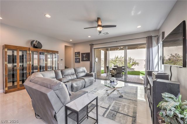 9068 Golden Crow Avenue, Las Vegas, NV 89148