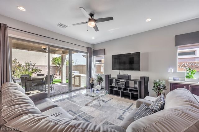 9068 Golden Crow Avenue, Las Vegas, NV 89148