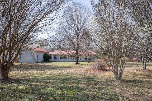 67 Lackey Rd, Kelso, TN 37348