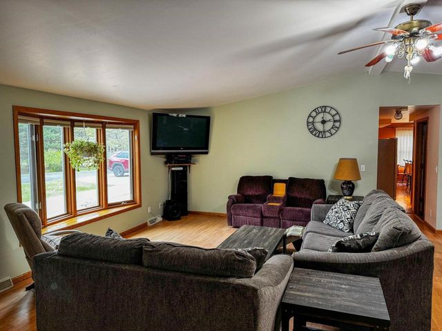N9960 MEADOWLARK LANE, Crivitz, WI 54114