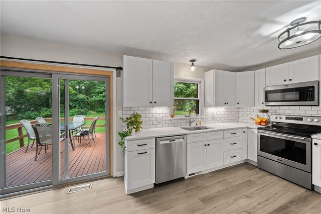 2591 Woodview Road, Uniontown, OH 44685