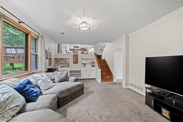 2591 Woodview Road, Uniontown, OH 44685