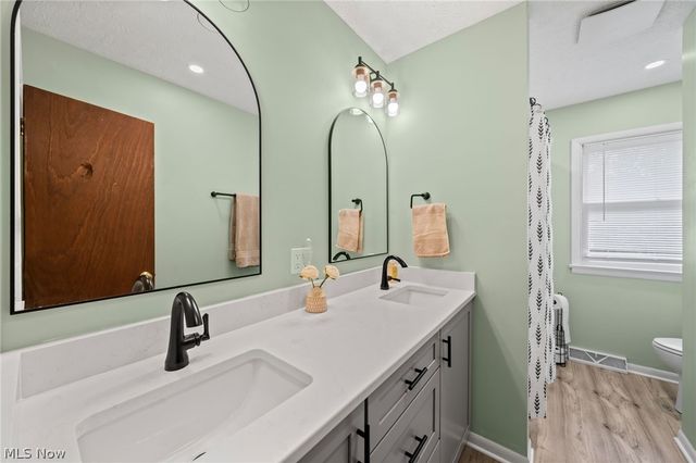 2591 Woodview Road, Uniontown, OH 44685