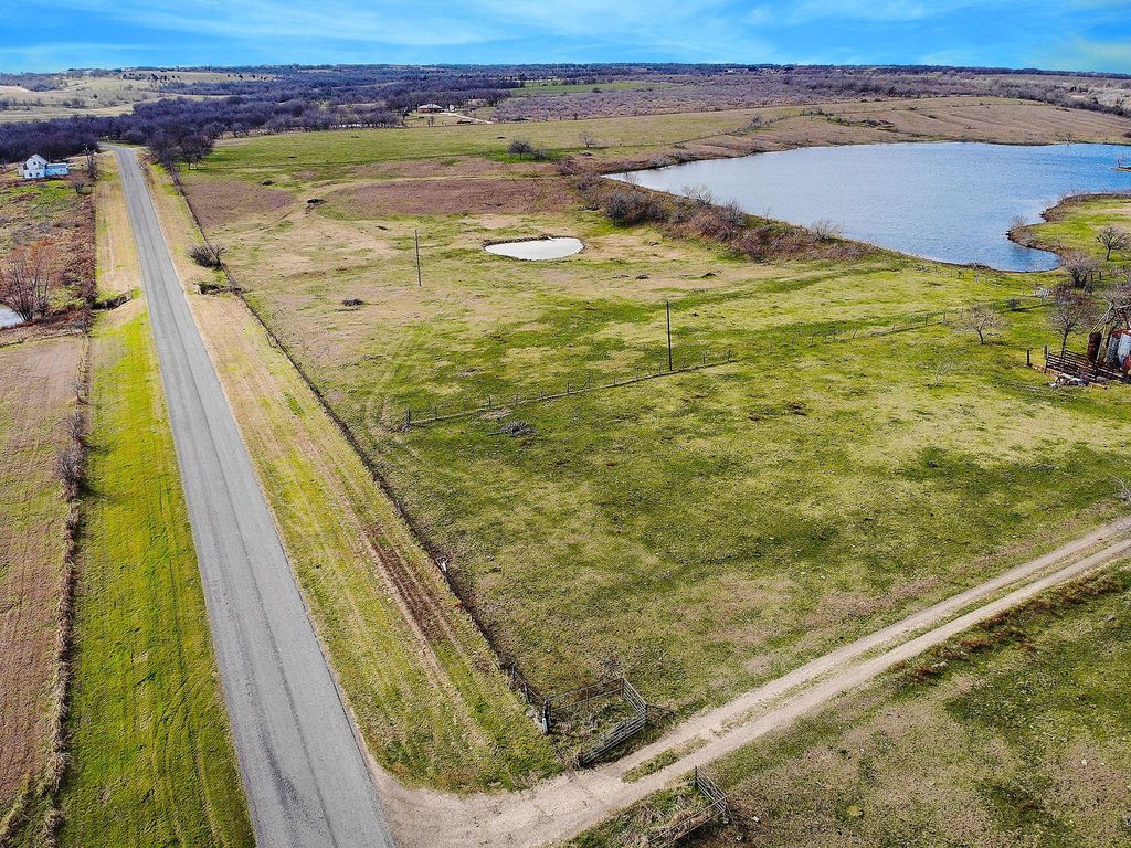 000 County Rd 427, Thrall, TX 76578