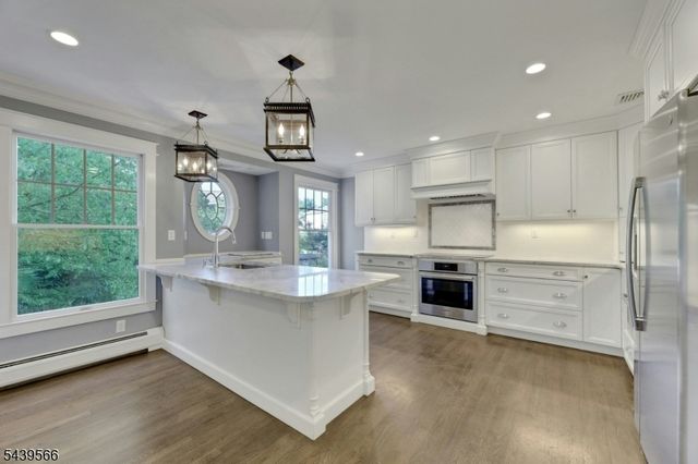 28 Serrell Dr, Montvale Boro, NJ 07645