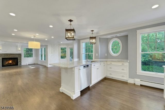 28 Serrell Dr, Montvale Boro, NJ 07645