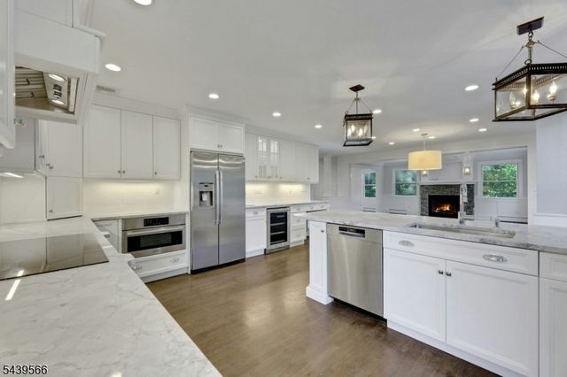 28 Serrell Dr, Montvale Boro, NJ 07645
