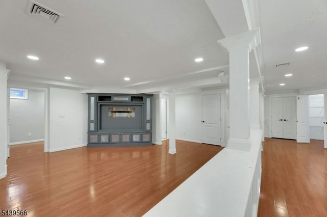 28 Serrell Dr, Montvale Boro, NJ 07645