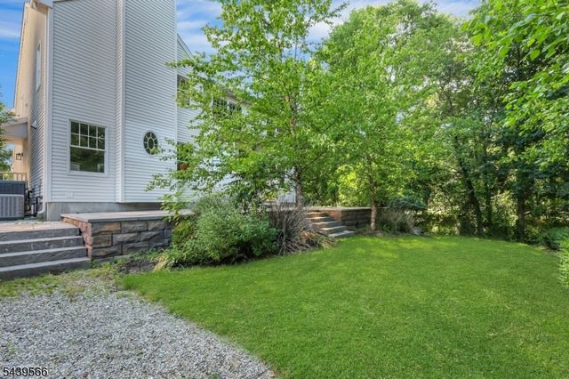 28 Serrell Dr, Montvale Boro, NJ 07645