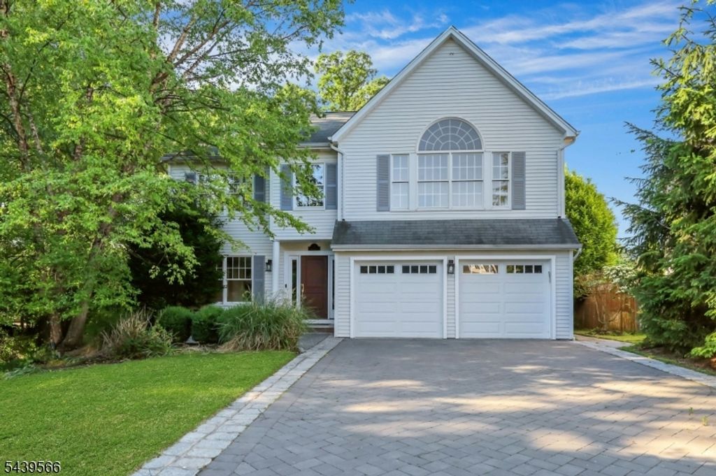 28 Serrell Dr, Montvale Boro, NJ 07645