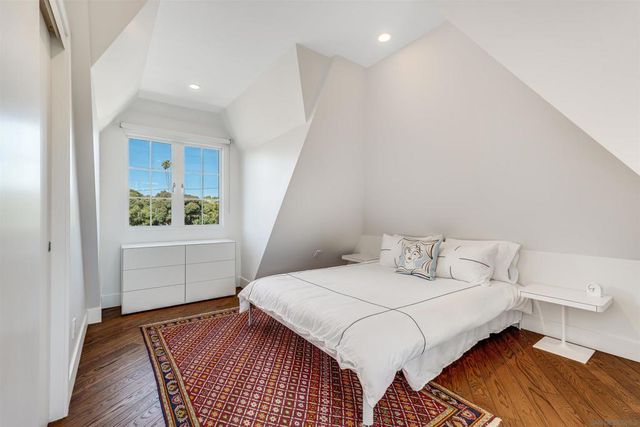 7135 Olivetas Avenue, La Jolla, CA 92037