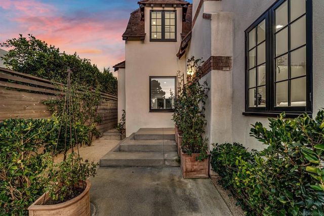 7135 Olivetas Avenue, La Jolla, CA 92037