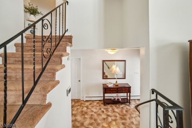 14 Crescent Dr, Parsippany-troy Hills Twp., NJ 07054