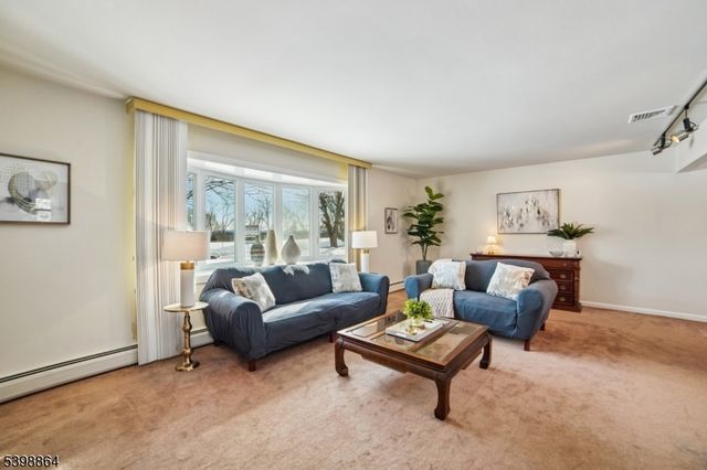 14 Crescent Dr, Parsippany-troy Hills Twp., NJ 07054