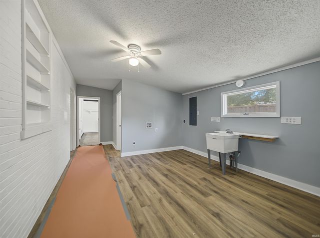 8627 New Harmony Road, Evansville, IN 47720