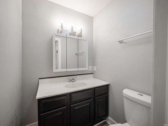 8627 New Harmony Road, Evansville, IN 47720