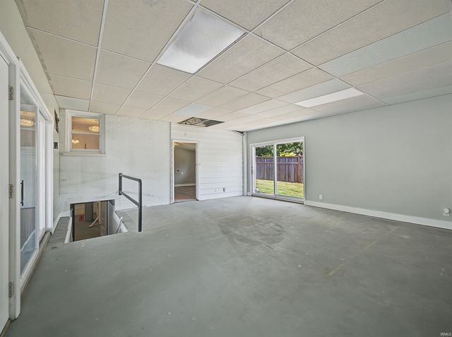 8627 New Harmony Road, Evansville, IN 47720