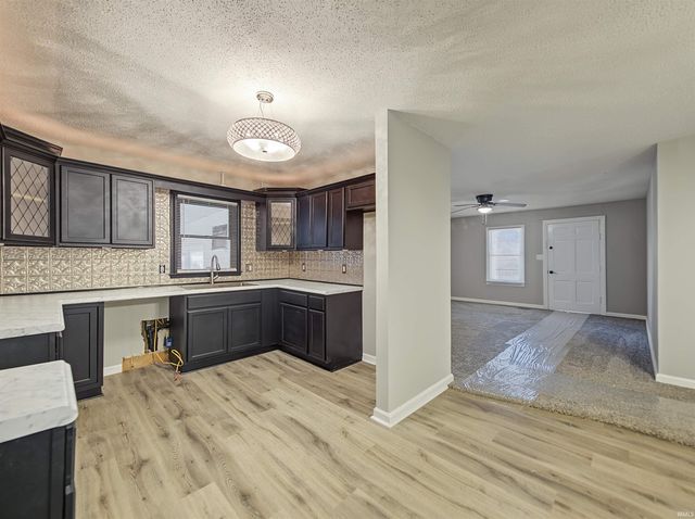 8627 New Harmony Road, Evansville, IN 47720