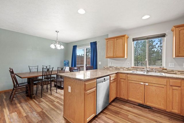 6831 N Cambridge Ln, Spokane, WA 99208