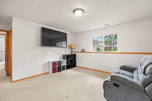 6831 N Cambridge Ln, Spokane, WA 99208