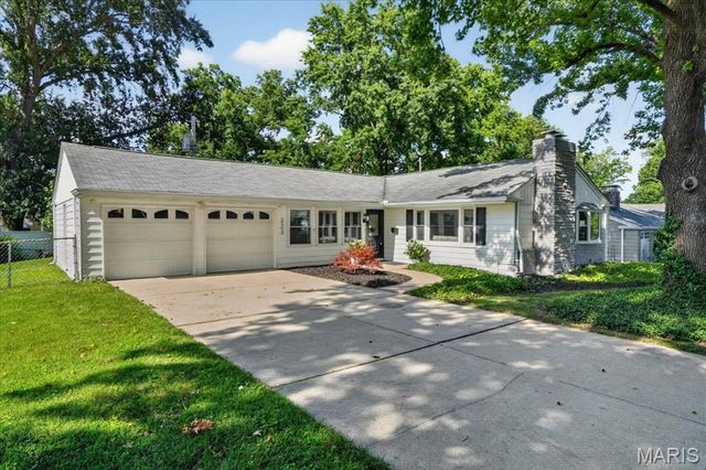223 Woodridge Road, Kirkwood, MO 63122