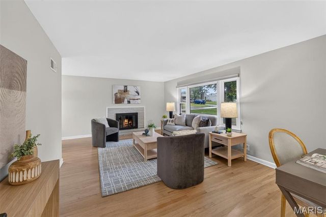 223 Woodridge Road, Kirkwood, MO 63122