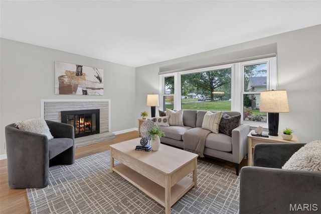 223 Woodridge Road, Kirkwood, MO 63122