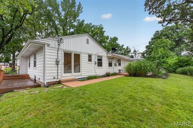 223 Woodridge Road, Kirkwood, MO 63122