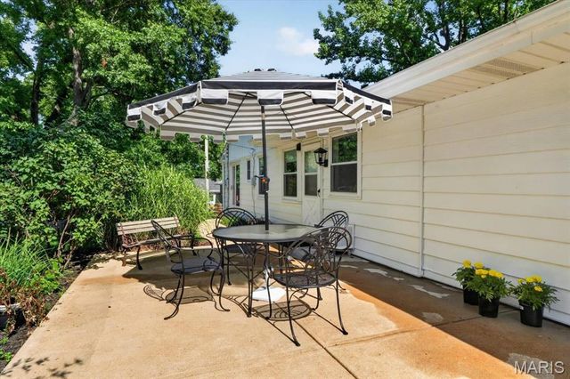 223 Woodridge Road, Kirkwood, MO 63122