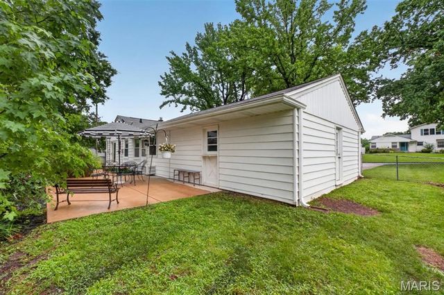 223 Woodridge Road, Kirkwood, MO 63122