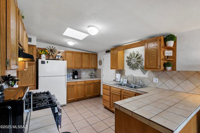 2155 W Calle Cusco, Tucson, AZ 85705