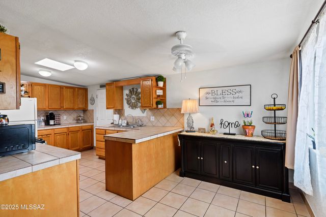 2155 W Calle Cusco, Tucson, AZ 85705