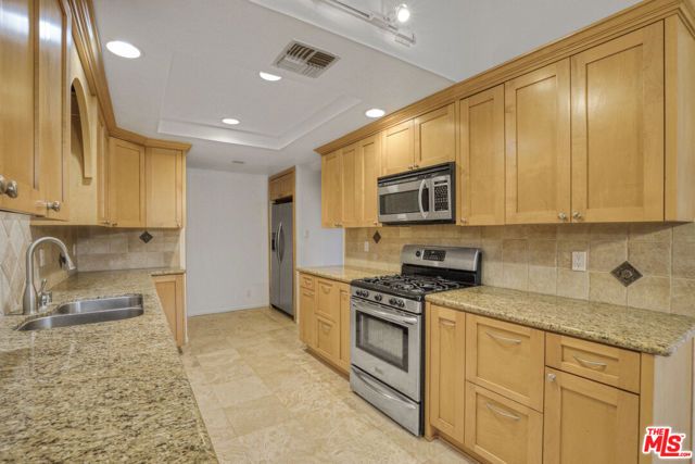 13331 Moorpark Street 352, Sherman Oaks, CA 91423