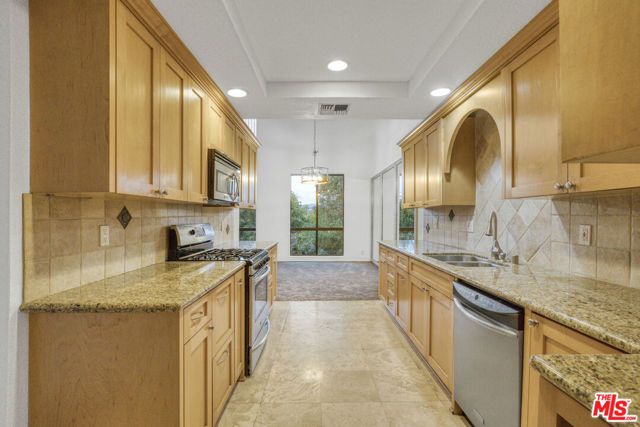 13331 Moorpark Street 352, Sherman Oaks, CA 91423