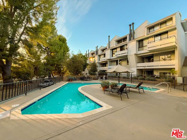 13331 Moorpark Street 352, Sherman Oaks, CA 91423