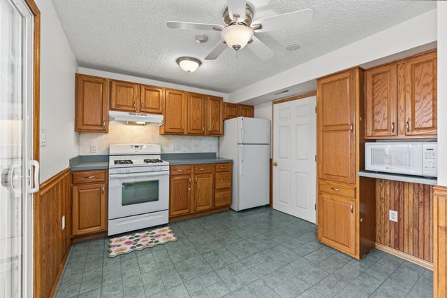 79 Arnold Ave 79, Lowell, MA 01852