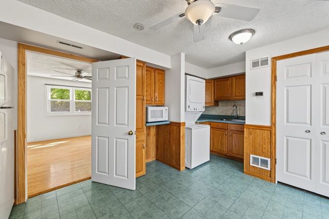 79 Arnold Ave 79, Lowell, MA 01852