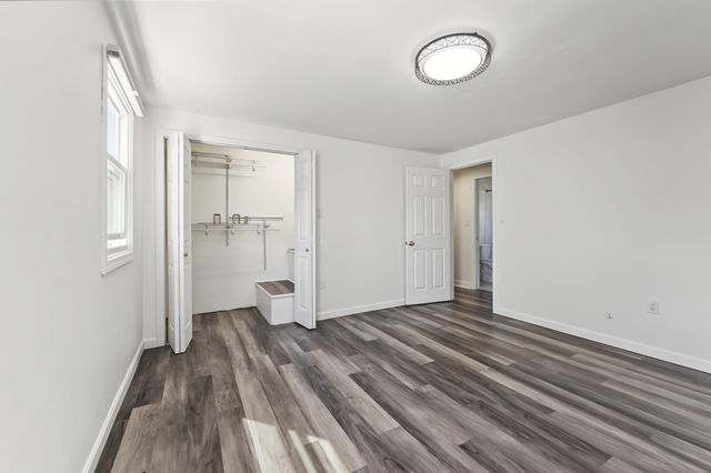 79 Arnold Ave 79, Lowell, MA 01852