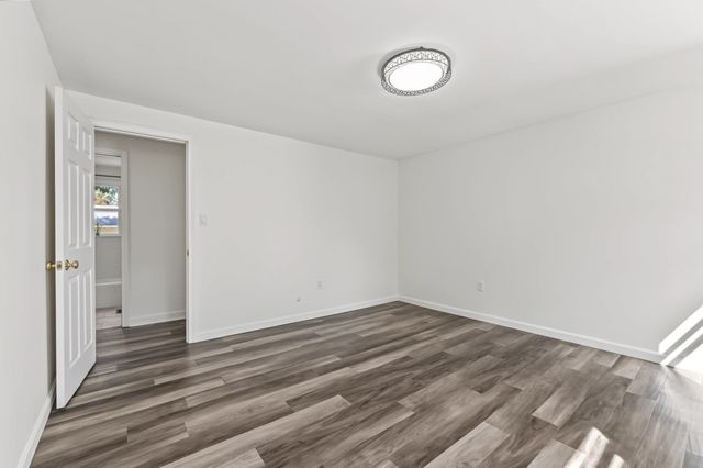 79 Arnold Ave 79, Lowell, MA 01852