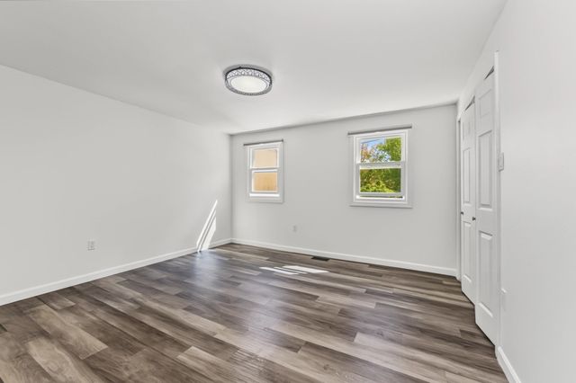 79 Arnold Ave 79, Lowell, MA 01852